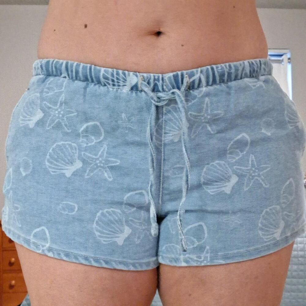 NWT Vanilla Star Sea Shell Denim Shorts 🐚 Size Medium